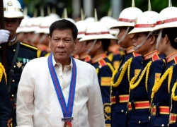 Lựa chọn cây gậy và củ cà rốt của tân tổng thống Mỹ với Duterte