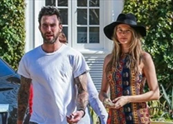 Maroon 5 hủy diễn vì vợ Adam Levine sắp lâm bồn