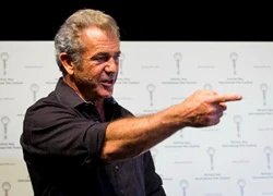 Mel Gibson gọi phim Batman v Superman là 'rác rưởi'