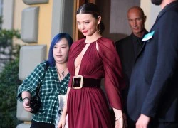 Miranda Kerr diện váy xẻ sâu trên thảm đỏ