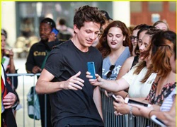 Nhạc của Charlie Puth cứu cả một gia đình fan khỏi bờ vực tan vỡ