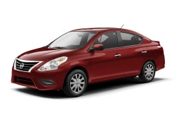 Nissan Versa Sedan 2017 có giá khởi điểm 12.825 USD