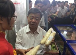 Ông Võ Kim Cự lo đồ ăn sạch cho dân