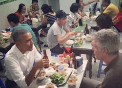 Quán "bún chả Obama" liên tục "cháy" hàng