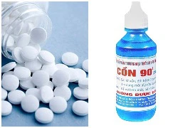 Quấn nilon với vài viên aspirin, cả đời không lo gót chân khô nứt hay sần sùi nữa