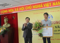 Tài xế Phan Văn Bắc nhận Huân chương Dũng cảm của Chủ tịch nước