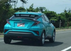 Toyota C-HR chạy thử trên đường phố ở Nhật Bản