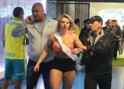 Ứng viên Miss Bumbum 2016 quấy rối trận đấu ở Brazil