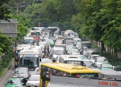 Xe ra vào sân bay Tân Sơn Nhất với tốc độ "rùa bò" 6 km/h