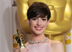 Anne Hathaway thú nhận đã giả vờ hạnh phúc khi thắng Oscar 2013