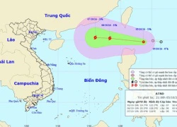 Áp thấp nhiệt đới gần Biển Đông có khả năng mạnh lên thành bão