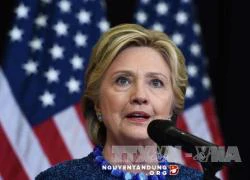 Bà Clinton chỉ trích FBI điều tra lại bê bối email