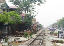 Băng qua đường sắt đón khách, lái xe ôm bị tàu hỏa đâm tử vong