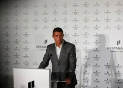 Chùm ảnh: Ronaldo lịch lãm khai trương khách sạn mới tại quê nhà