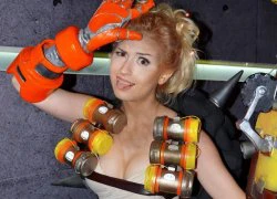 Cosplay Junkrat phiên bản nữ cực sexy trong Overwatch