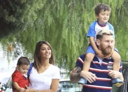 Đại gia đình của Messi cùng nhau 'hộ tống' Thiago đi học