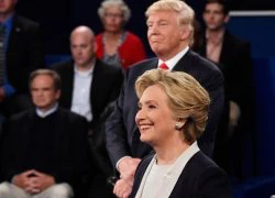 Donald Trump dông dài, Hillary Clinton cuốn hút