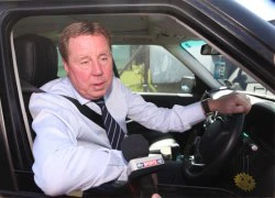 HLV Harry Redknapp vô tình suýt giết vợ