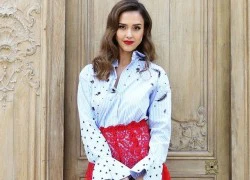 Jessica Alba gợi cảm với váy xuyên thấu