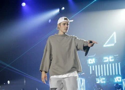 Justin Bieber quăng micro, bỏ đi khi đang biểu diễn