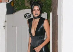 Kendall, Kylie Jenner hoá thân ma nữ gợi cảm đêm Halloween