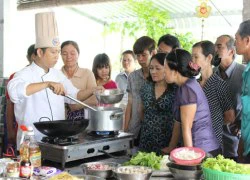 Làm nông trông... du lịch