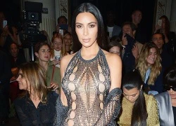 Loạt trang phục 'táo bạo đến khó hiểu' của Kim Kardashian