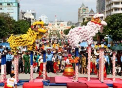 Mãn nhãn xem "Lân lên mai hoa Thung" trên phố đi bộ