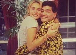 Maradona vui sinh nhật bên bồ và các con rơi