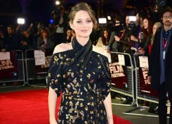 Marion Cotillard giấu bụng bầu với váy màu tối