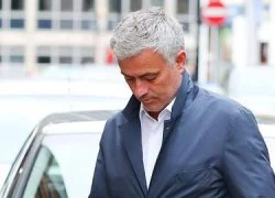 Mourinho bắt cả đội đi lòng vòng để giải đen