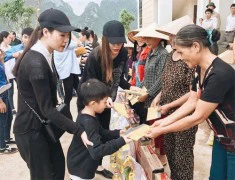 Mr Đàm: "Sao tôi phải đảm bảo minh bạch tiền ủng hộ bà con vùng lũ?"