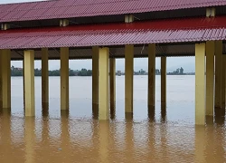 Mưa to, hàng trăm nhà dân Quảng Bình ngập một mét