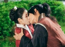 Những nụ hôn ngọt ngào của IU và các hoàng tử 'Moon Lovers'