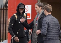 Pogba gặp gỡ cựu thủ môn MU sau trận hòa Stoke