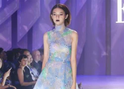 Quán quân The Face lần đầu trình diễn catwalk