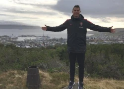 Ronaldo đi bộ thư giãn, sẵn sàng bắn hạ Đảo Faroe