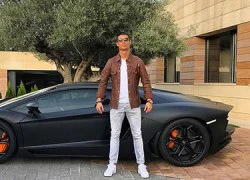 Ronaldo ngạo nghễ ăn mừng chiến thắng bên siêu xe