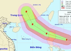 Siêu bão Haima hướng vào Biển Đông, bão Sarika tiến sát Quảng Ninh