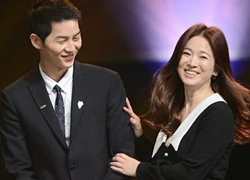 Song Hye Kyo thân thiết khoác tay Song Joong Ki