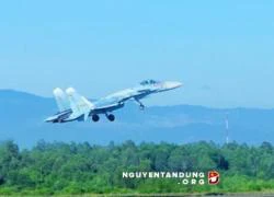 Su-22, Su-27, Su-30MK2 của Không quân Việt Nam đồng loạt xuất kích