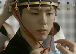 "Thái tử" Park Bo Gum đau khổ thành thân sau khi bị người yêu... cầm dao dọa giết