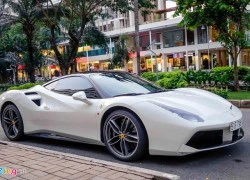 Thợ Việt tự sơn trắng siêu xe Ferrari 488 GTB giá 15 tỷ đồng