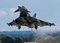 Tiêm kích EF-2000 Typhoon tập hậu, thọc sườn để Su-30 rảnh tay diệt hạm!