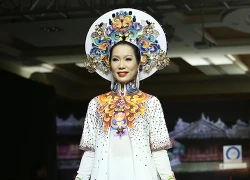 Trịnh Kim Chi tái xuất sàn catwalk