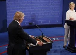 Trump - Clinton song đấu lần cuối: Ai mới thực sự "độc ác" và "nước mắt cá sấu"?