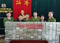 300 bánh heroin được giấu trong 5 can nhựa khoét đáy