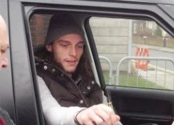 Andy Carroll bị cướp chĩa súng dọa