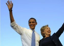 'Ao nhà' bất ngờ biến thành chiến địa, Hillary cầu cứu Obama