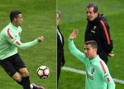 C. Ronaldo chỉ mặc quần lót, đứng bất động